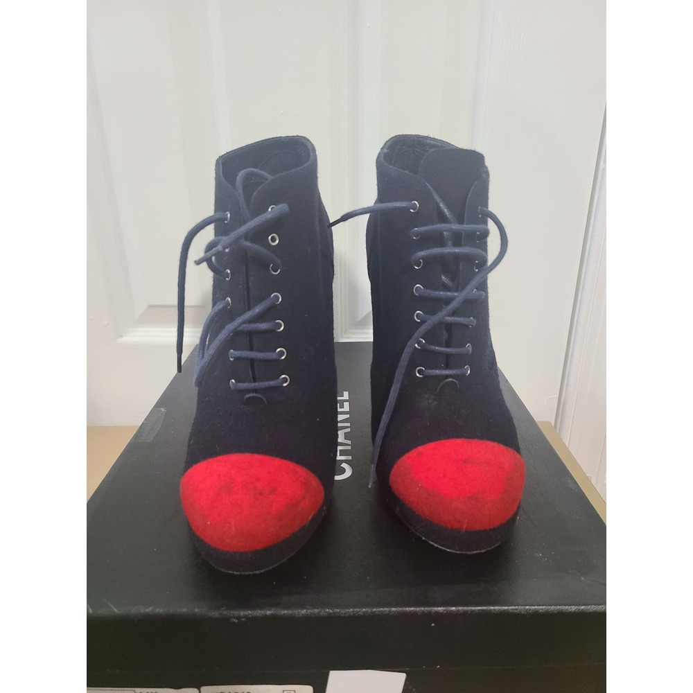 CHANEL CC Navy Blue Suede Heels Boots Booties Red Bottom Lace Up 40.5 10.5 - Picture 2 of 3